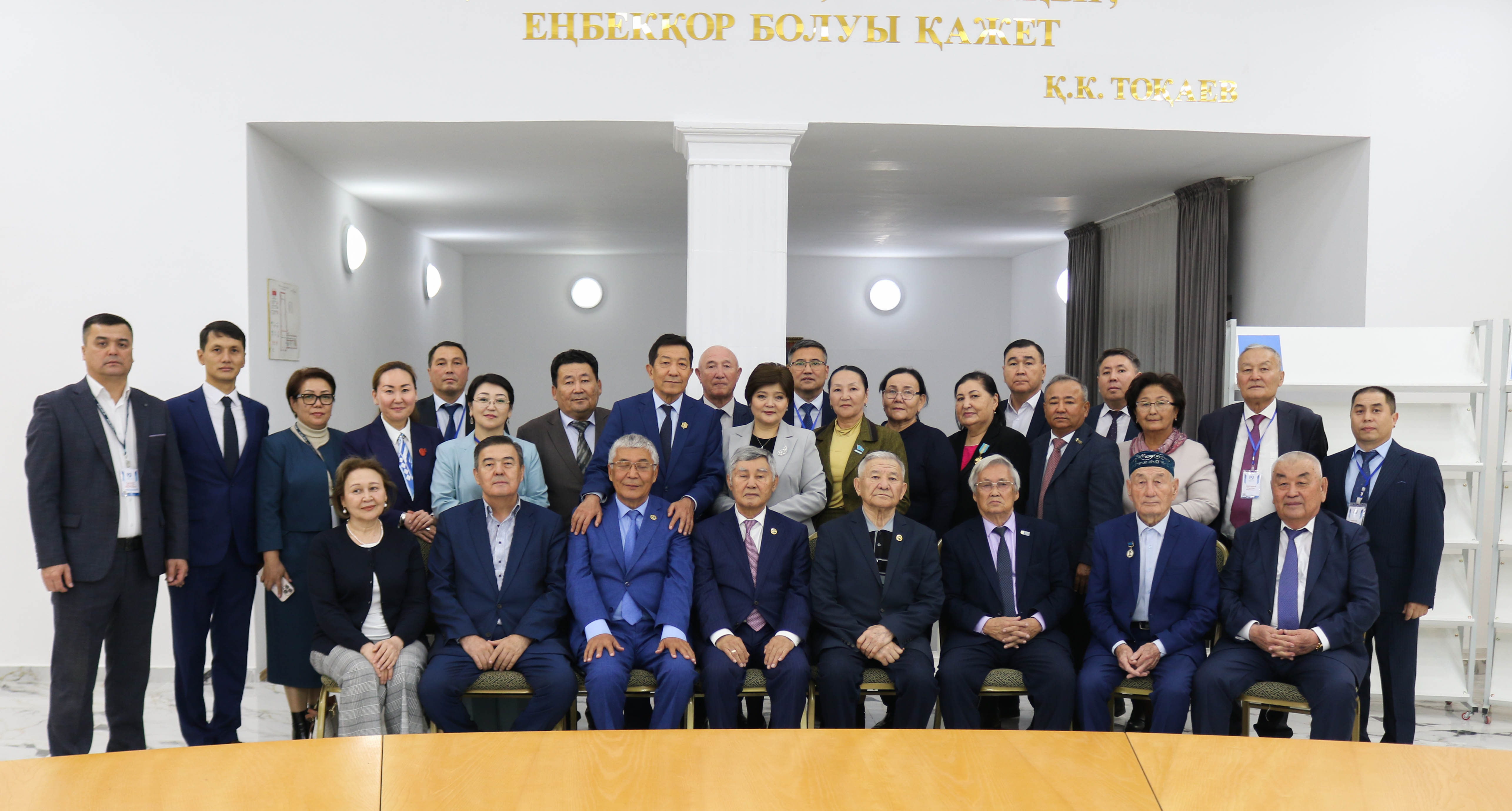 Мас әйелді есекке ұрып-соғу (порно) Қызы порно үшін өзін әкесіне берді